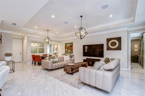 House in Tampa, Florida 4 bedrooms, 184.97 sq.m. № 2203332 - photo 11