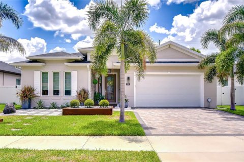 House in Tampa, Florida 4 bedrooms, 184.97 sq.m. № 2203332