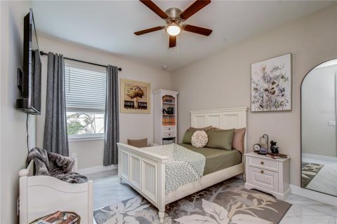 House in Tampa, Florida 4 bedrooms, 184.97 sq.m. № 2203332 - photo 28