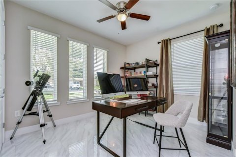 House in Tampa, Florida 4 bedrooms, 184.97 sq.m. № 2203332 - photo 25