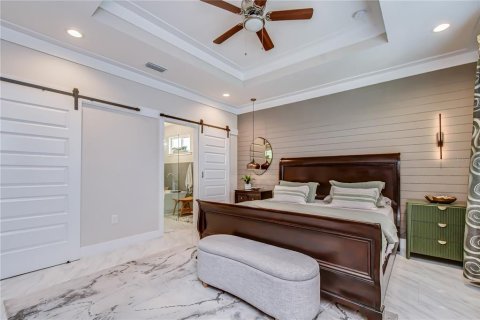 House in Tampa, Florida 4 bedrooms, 184.97 sq.m. № 2203332 - photo 18