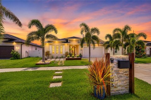 House in Tampa, Florida 4 bedrooms, 184.97 sq.m. № 2203332 - photo 2