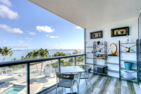 Condo in Miami, Florida, 2 bedrooms № 2153059 - photo 3