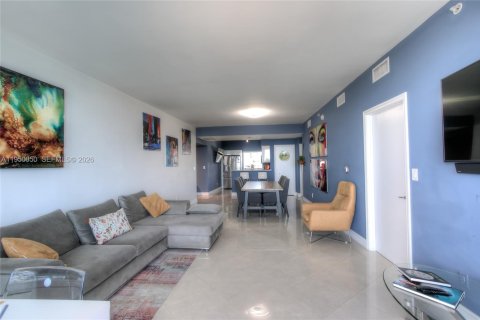 Condo in Miami, Florida, 2 bedrooms № 2153059 - photo 5
