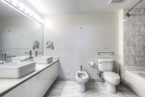Condo in Miami, Florida, 2 bedrooms № 2153059 - photo 9