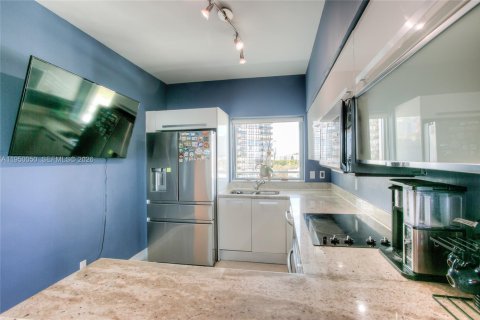 Condo in Miami, Florida, 2 bedrooms № 2153059 - photo 7
