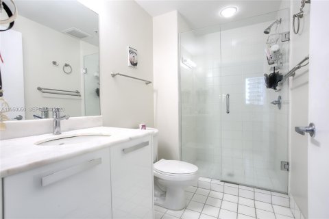 Condo in Miami, Florida, 2 bedrooms № 2153059 - photo 12