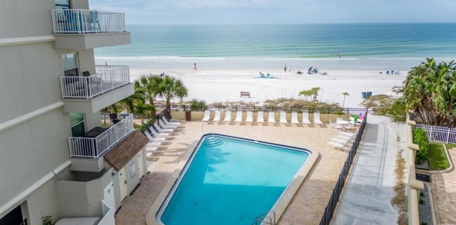Condominio en Indian Shores, Florida, 3 dormitorios  № 1835600