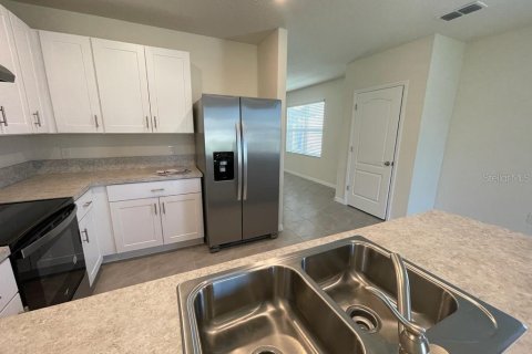 Villa ou maison à louer à Kissimmee, Floride: 3 chambres, 140.84 m2 № 2097329 - photo 10
