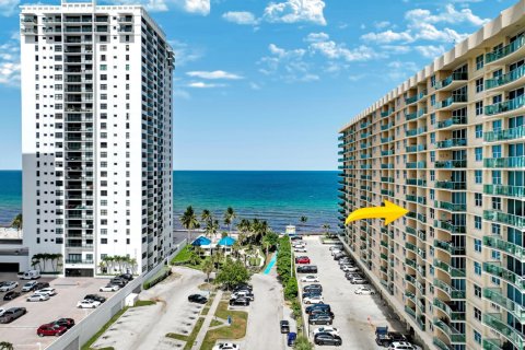 Condominio en venta en Hollywood, Florida, 1 dormitorio, 77.57 m2 № 2171880 - foto 2