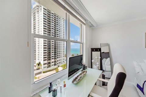 Condominio en venta en Hollywood, Florida, 1 dormitorio, 77.57 m2 № 2171880 - foto 25