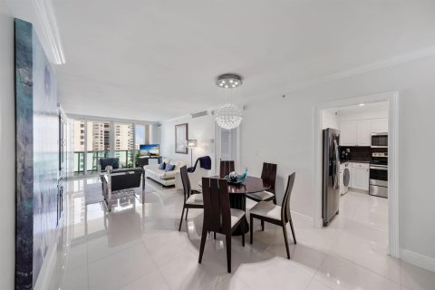 Condominio en venta en Hollywood, Florida, 1 dormitorio, 77.57 m2 № 2171880 - foto 3