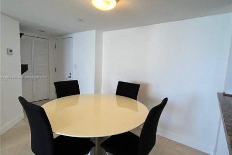 Condominio en alquiler en Miami, Florida, 2 dormitorios, 91.51 m2 № 1927112 - foto 8