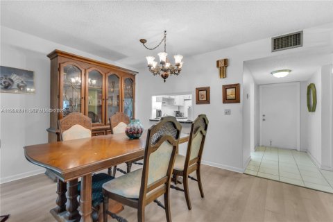 Condo in Hallandale Beach, Florida, 2 bedrooms  № 2039693 - photo 5