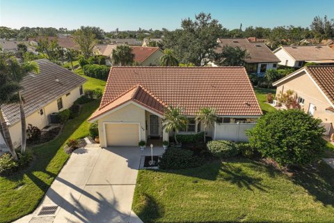 House in Nokomis, Florida 2 bedrooms, 131.83 sq.m. № 1508871 - photo 1