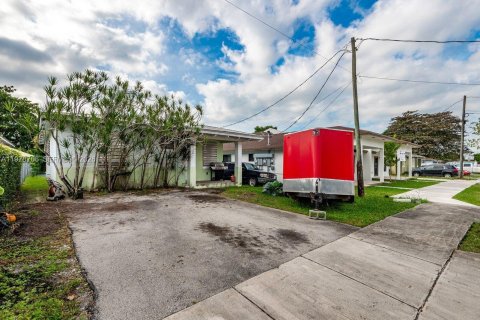 Купить виллу или дом в Майами, Флорида 3 спальни, № 2049893 - фото 2