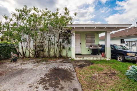 Дом в Майами, Флорида 3 спальни № 2049893