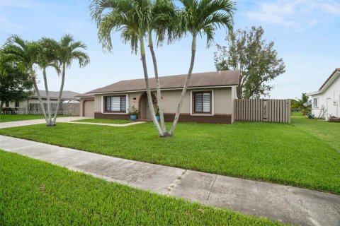 Villa ou maison à vendre à Sunrise, Floride: 3 chambres, 187.11 m2 № 1774521 - photo 3