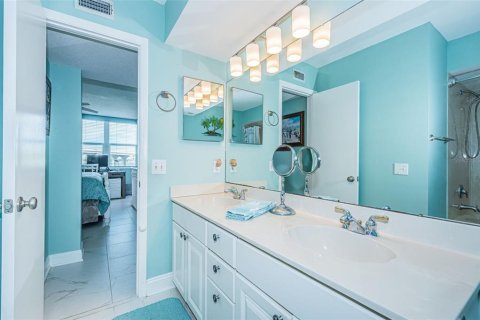 Condo in Saint Petersburg, Florida, 2 bedrooms  № 1917836 - photo 21