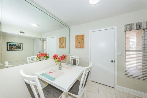 Condo in Saint Petersburg, Florida, 2 bedrooms  № 1917836 - photo 27