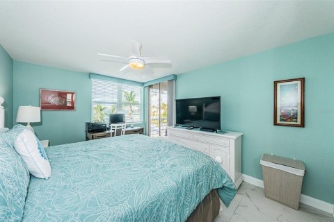 Condo in Saint Petersburg, Florida, 2 bedrooms  № 1917836 - photo 17