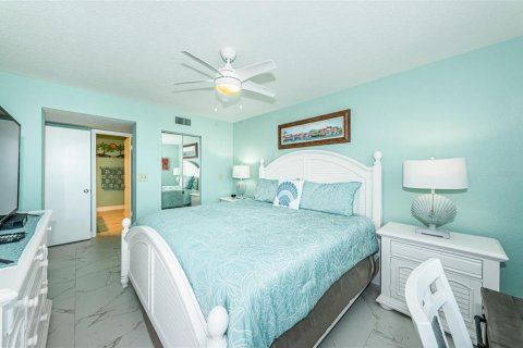 Condo in Saint Petersburg, Florida, 2 bedrooms  № 1917836 - photo 18