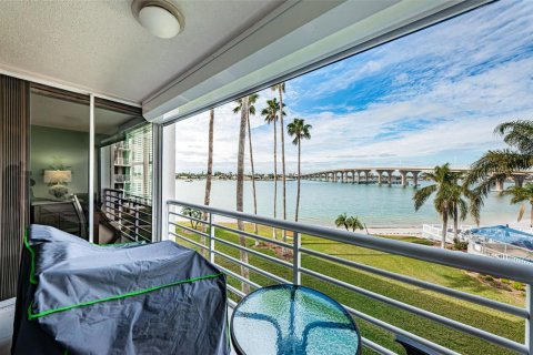 Condo in Saint Petersburg, Florida, 2 bedrooms  № 1917836 - photo 30