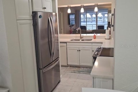 Condo in Saint Petersburg, Florida, 2 bedrooms  № 1917836 - photo 5