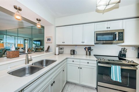 Condo in Saint Petersburg, Florida, 2 bedrooms  № 1917836 - photo 8
