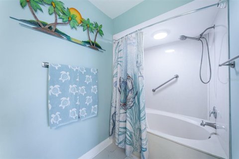 Condo in Saint Petersburg, Florida, 2 bedrooms  № 1917836 - photo 23