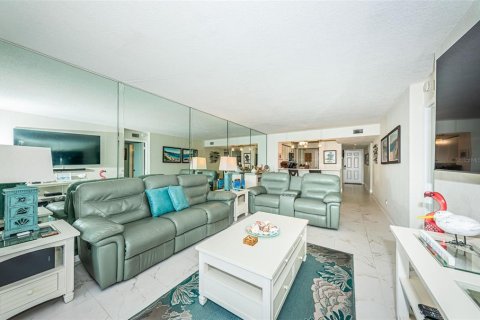 Condo in Saint Petersburg, Florida, 2 bedrooms  № 1917836 - photo 13