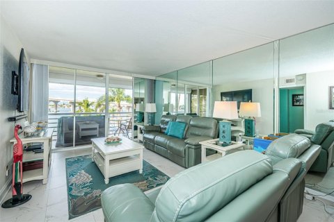 Condo in Saint Petersburg, Florida, 2 bedrooms  № 1917836 - photo 12