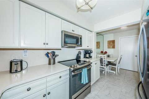 Condo in Saint Petersburg, Florida, 2 bedrooms  № 1917836 - photo 6