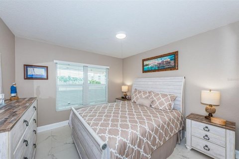 Condo in Saint Petersburg, Florida, 2 bedrooms  № 1917836 - photo 24