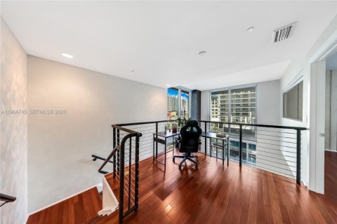 Condo in Miami, Florida, 1 bedroom № 2081138 - photo 9