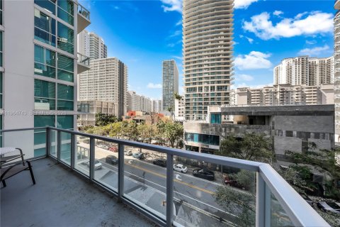 Condo in Miami, Florida, 1 bedroom № 2081138 - photo 15