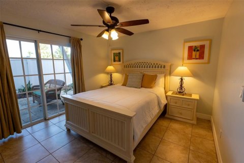 Propiedad comercial en venta en Holmes Beach, Florida, 10 dormitorios, 459.31 m2 № 1020852 - foto 12