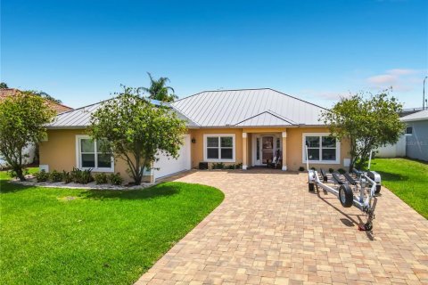 Villa ou maison à New Smyrna Beach, Floride 3 chambres, 196.4 m2 № 2102058