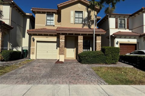 House in Cutler Bay, Florida 3 bedrooms, 182.83 sq.m. № 1941131 - photo 2