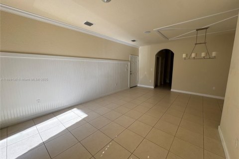 Casa en venta en Cutler Bay, Florida, 3 dormitorios, 182.83 m2 № 1941131 - foto 4