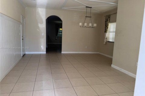 House in Cutler Bay, Florida 3 bedrooms, 182.83 sq.m. № 1941131 - photo 3