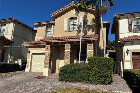 House in Cutler Bay, Florida 3 bedrooms, 182.83 sq.m. № 1941131 - photo 1