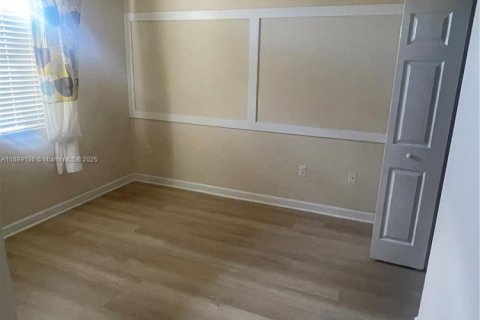 Casa en venta en Cutler Bay, Florida, 3 dormitorios, 182.83 m2 № 1941131 - foto 19