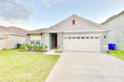 House in Tavares, Florida 3 bedrooms, 155.33 sq.m. № 1654225 - photo 1