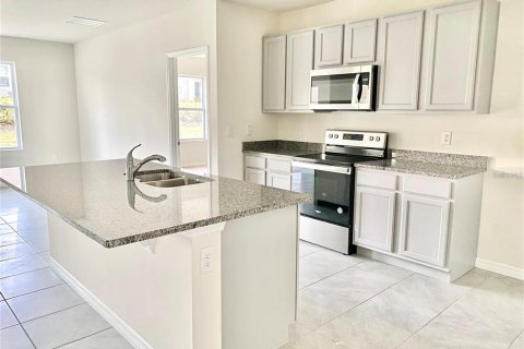 House in Tavares, Florida 3 bedrooms, 155.33 sq.m. № 1654225 - photo 4