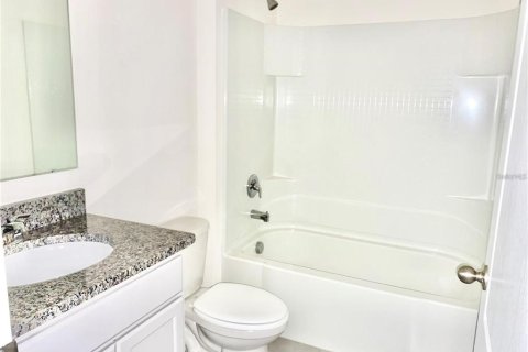 House in Tavares, Florida 3 bedrooms, 155.33 sq.m. № 1654225 - photo 6