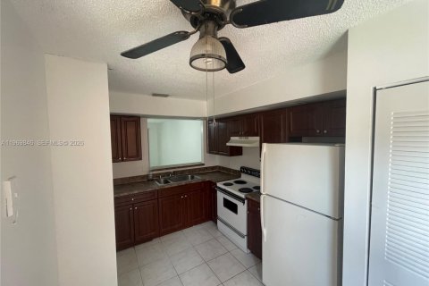 Copropriété à vendre à Lauderhill, Floride: 2 chambres, 91.04 m2 № 2033657 - photo 4
