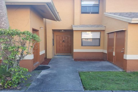 Condominio en Lauderhill, Florida, 2 dormitorios № 2033657