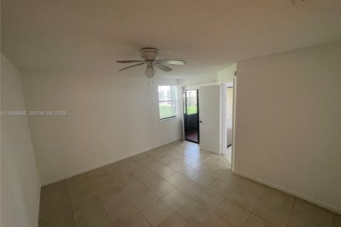 Copropriété à vendre à Lauderhill, Floride: 2 chambres, 91.04 m2 № 2033657 - photo 8