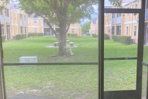 Copropriété à vendre à Lauderhill, Floride: 2 chambres, 91.04 m2 № 2033657 - photo 2